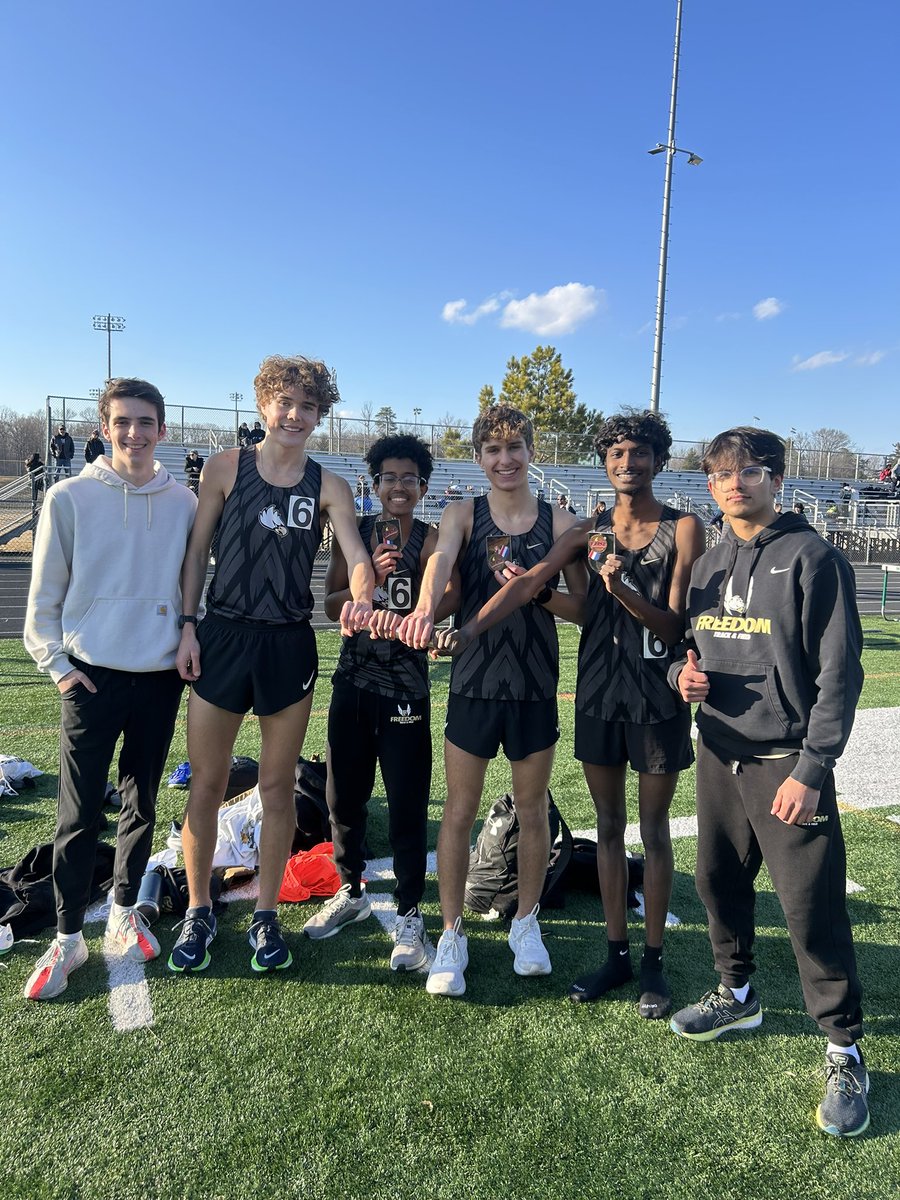 FHSSOUTHRIDING's tweet image. Congrats to the Boys 4x800 relay for finishing 3rd at Regionals and qualifying for the state meet.  Way to go Carson, Noel, Greg, 
Ebenezer and 
alternates Jackson and Aditya. Their time of 8:13 is #2 all time for Winter Track💪