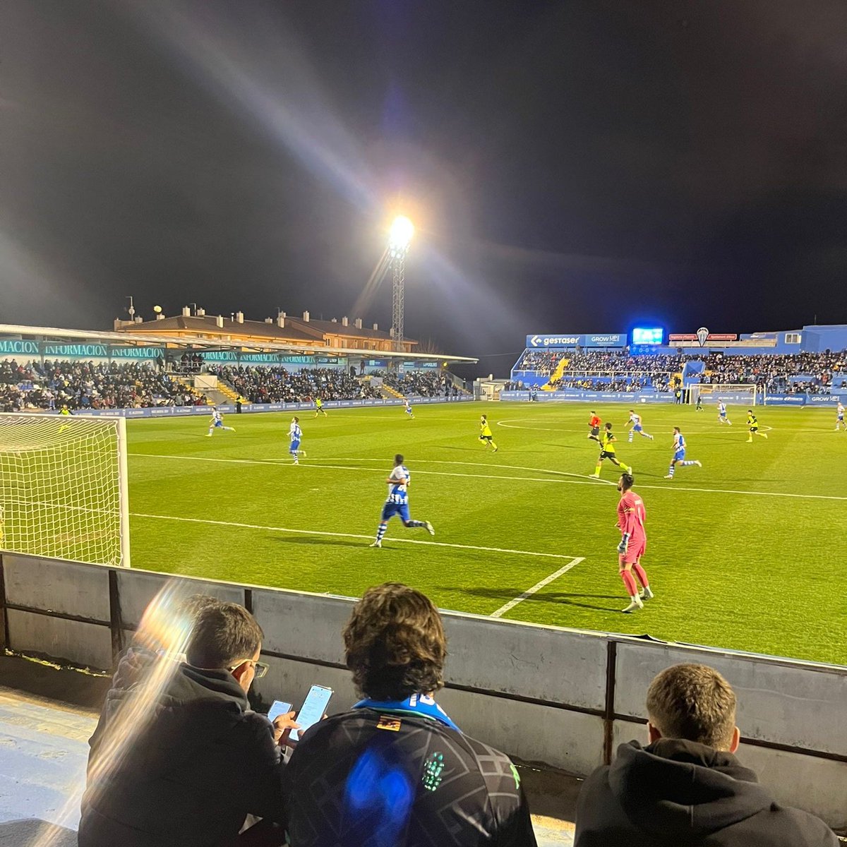 La magia de El Collao es... buff... algo indescriptible... Algo mágico✨️💙

Ayer afición y equipo de la mano,
no nos hace falta nada más...

Honor a cada uno de los jugadores y a la afición. Vamos a por más!👊🏼💙🤍

#EsElCamino #home