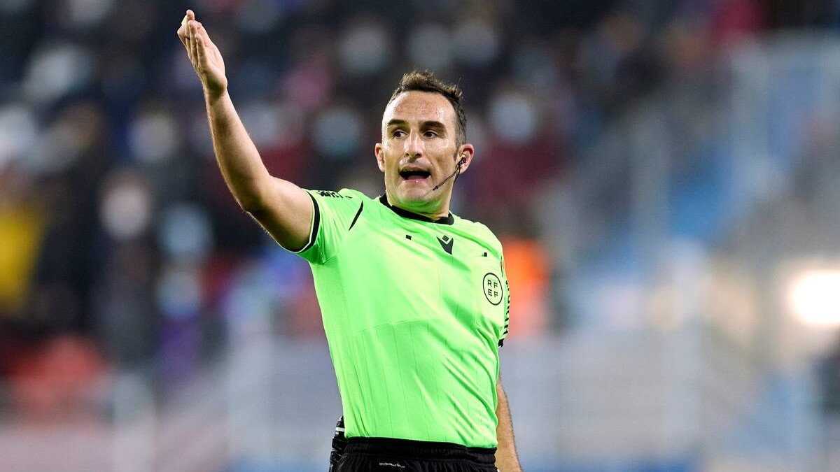 ArchivoVAR's tweet photo. 🔴 Terrorífico arbitraje de Arcediano Monescillo en el Real Oviedo - Eldense.

✍️🏻 𝟭,𝟬

▪️ Fue difícil hacerlo peor. Las prestaciones del manchego van cuesta abajo y sin frenos.

💥 Se tragó un penalti por mano y, para no señalarlo, se inventó una infracción de rigurosa broma. https://t.co/hL3d6jC7rT