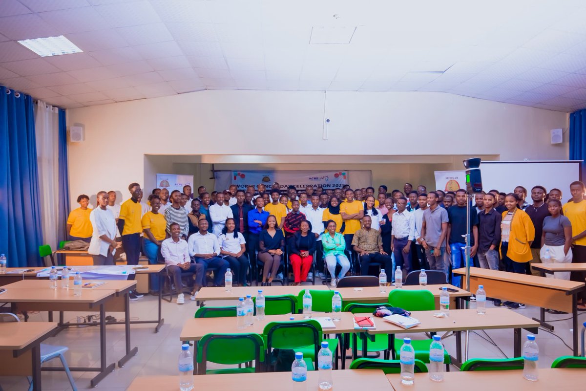 Fabrice25010's tweet photo. Last Saturday, I was honored to represent @RPSARwanda in World Cancer Day celebration 🎉 prepared by @medsar_rwanda in collaboration with @acreolglobal at @UR_Huye under   the theme" Rwanda increasing dialogue on palliative care: United by Unique" 🎤🎙️🔬

@RwandaSupply @RBCRwanda https://t.co/VQXGznAAwm