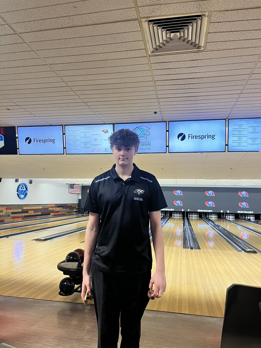 ENWolvesBowling's tweet image. Zander is moving on to bracket play at the state singles championship.
