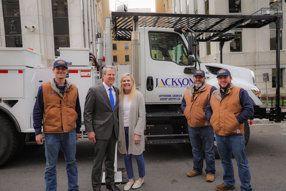 GovKemp's tweet photo. Great to see the @JacksonEMC team today on the 85th Anniversary of @Georgia_EMC.

We’re grateful for all our EMCs and the linemen and women like this who helped communities across the state after Hurricane Helene and during the recent winter storms to get the lights back on! https://t.co/Utjb8idAtR