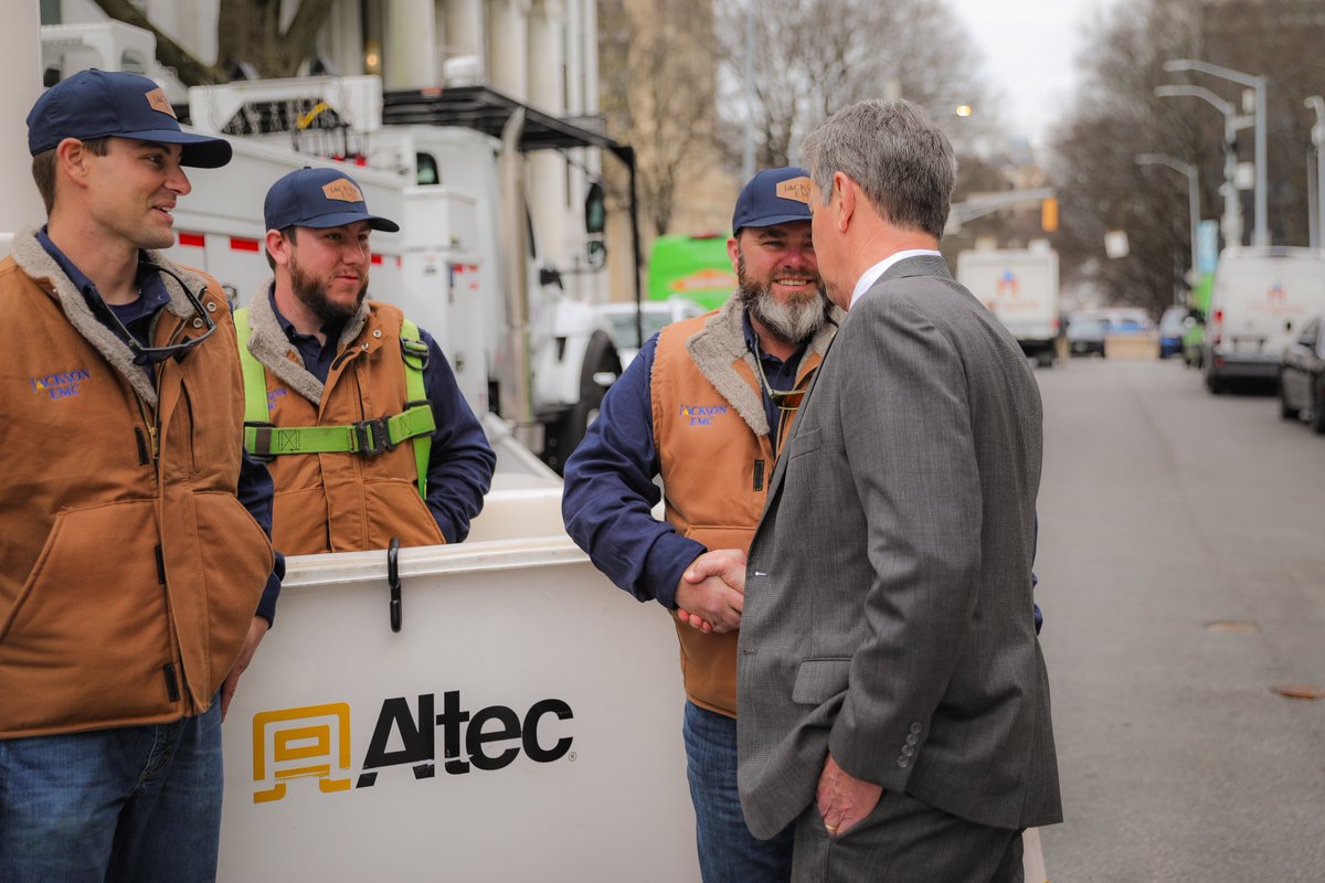 GovKemp's tweet photo. Great to see the @JacksonEMC team today on the 85th Anniversary of @Georgia_EMC.

We’re grateful for all our EMCs and the linemen and women like this who helped communities across the state after Hurricane Helene and during the recent winter storms to get the lights back on! https://t.co/Utjb8idAtR