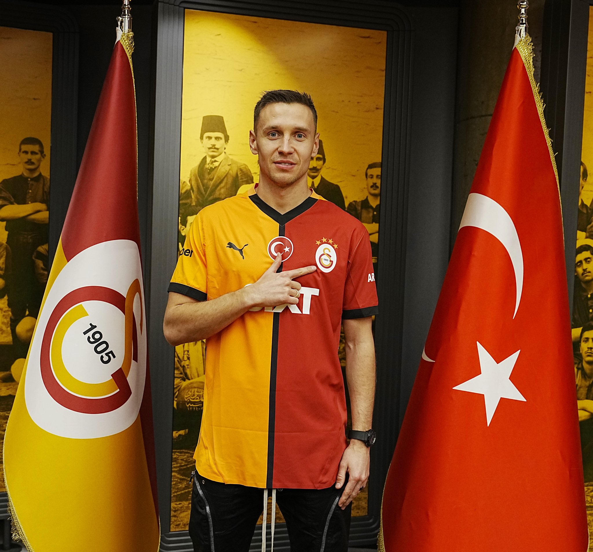 Galatasaray'da Frankowski'nin sözleşme detayları ortaya çıktı! Maliyeti  resmen belli oldu | TGRT Haber