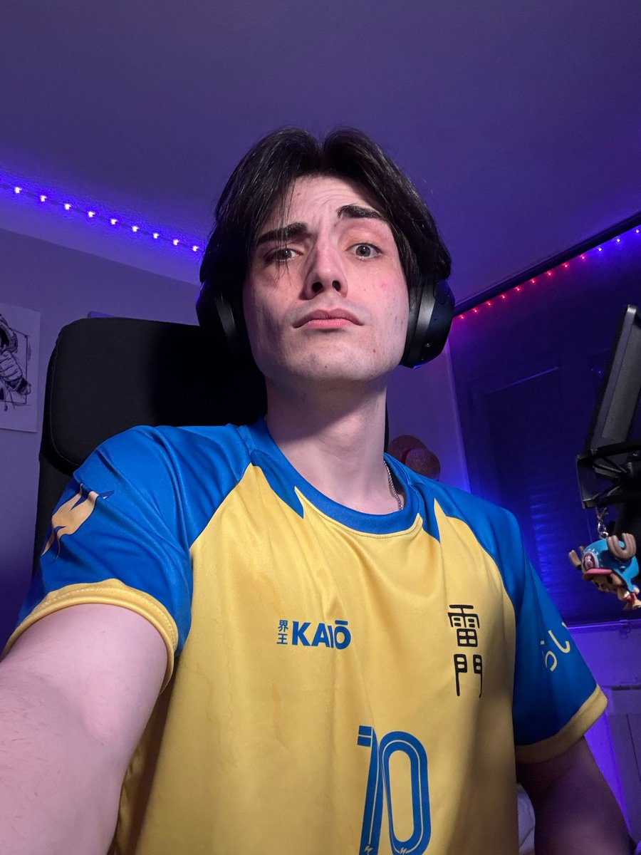 ⚡🔥 ¡BONOBOS, HOY SE VIENE ALGO ÉPICO! 🔥⚡
👀 Ya en directo y hoy toca:
🎮 Estreno de serie jugando al Inazuma Eleven 1
✨ ¡Con un overlay espectacular y la camiseta oficial puesta! ⚡🔥
¡El hype! 🚀 Entrad:
👉 twitch.tv/ballesteroos
#TwitchLive #InazumaEleven #RaimonAlPoder