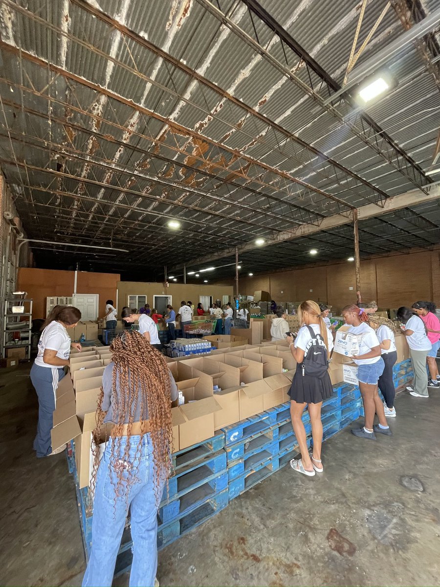 HALOPVAMU's tweet image. We also came together for Friends &amp;amp; Family Day with Bread of Life, Inc., preparing relief boxes for those in need. 🥖❤️

#pvamu28 #pvamu25 #pvamu26 #pvamu27 #pvamu24 #pvamu #beahalo🌎