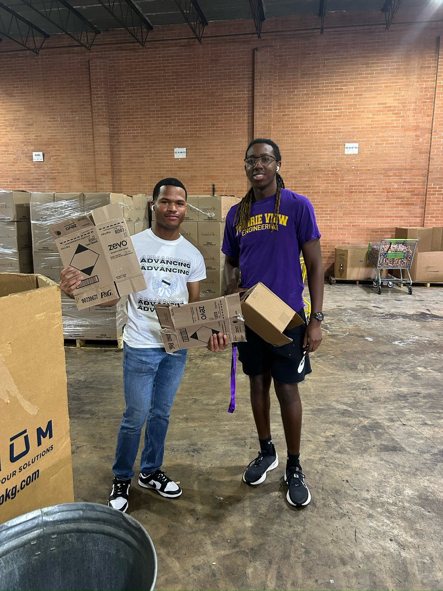 HALOPVAMU's tweet image. We also came together for Friends &amp;amp; Family Day with Bread of Life, Inc., preparing relief boxes for those in need. 🥖❤️

#pvamu28 #pvamu25 #pvamu26 #pvamu27 #pvamu24 #pvamu #beahalo🌎