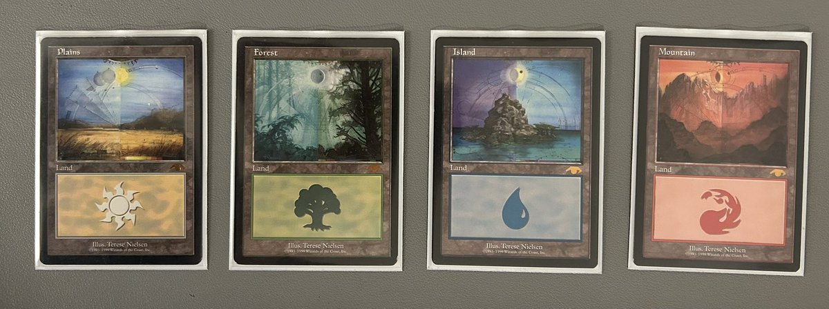 Back on the premodern train 🚂 

New challenge: build the best 4C Control deck. Starting with these…

#premodernmtg