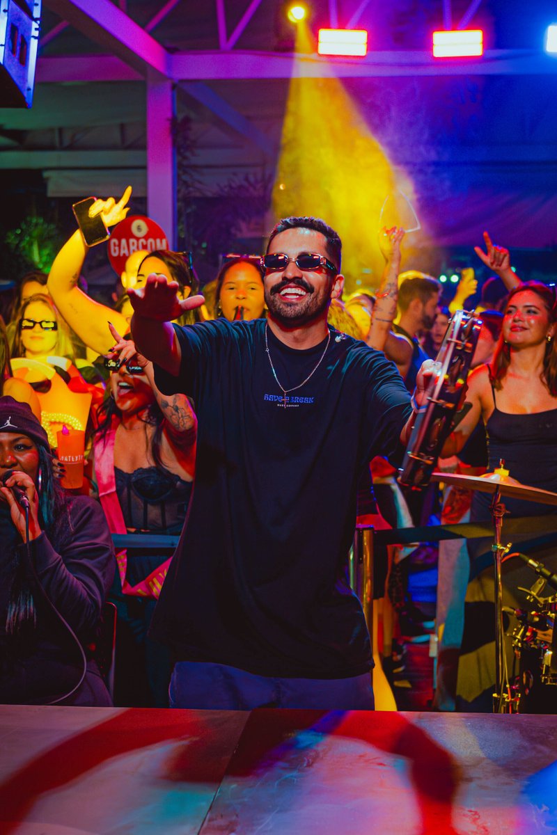 nossagalera_'s tweet photo. Aiaiai, começar a segunda já pensando no próximo sábado 😮‍💨💜

É assim que se faz pagode: Com energia, alegria e amigos! Comenta aqui o que mais não pode faltar no pagodin 👇🏼

#nossagalera #gruponossagalera #brasilia #pagode #assimquesefaz #pagodeando #roleembrasilia https://t.co/Gvgk5HkPUq