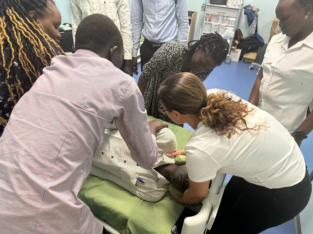 Beilinson_ENG's tweet photo. Even in dark times, we choose to bring light.💙
Dr. Hadas Steiner, an emergency physician at Beilinson, led a team of Israeli doctors and nurses on a mission to South #Sudan with @MASHAVisrael. Their goal? To teach, share knowledge, and give hope.

"Every protocol we taught—BLS, ALS, ATLS—can save lives," says Dr. Steiner. Through hands-on training and deep human connections, they empowered local medical teams to make a lasting impact.

Even when our hearts are wounded, our commitment to healing knows no borders. 🌍💙
#MondayMotivation