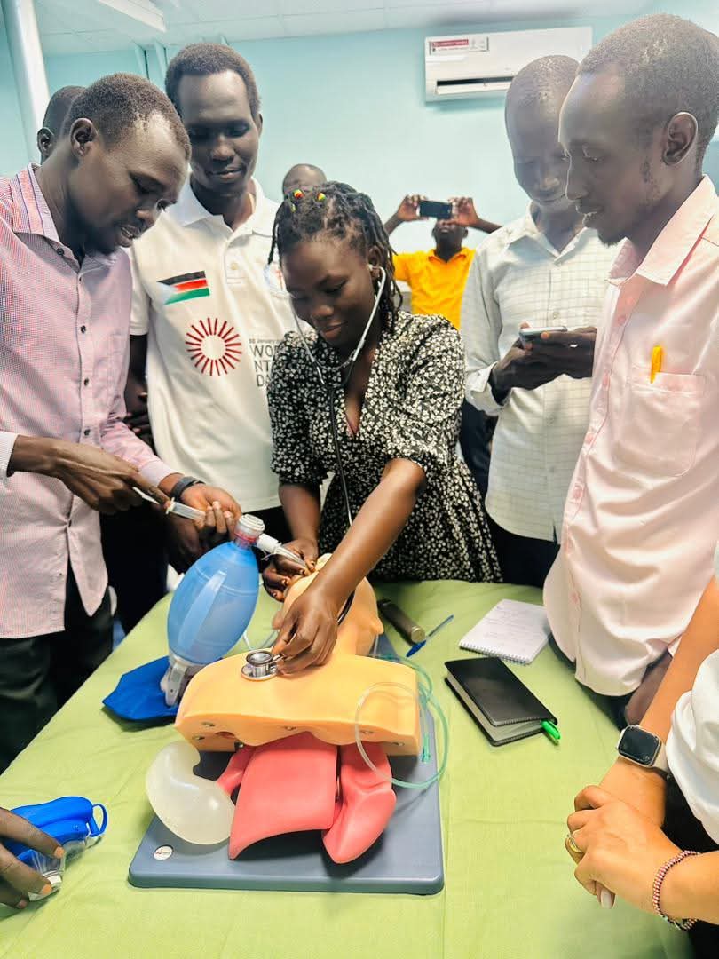 Even in dark times, we choose to bring light.💙
Dr. Hadas Steiner, an emergency physician at Beilinson, led a team of Israeli doctors and nurses on a mission to South #Sudan with <a href="/MASHAVisrael/">MASHAV Israel🎗️</a>. Their goal? To teach, share knowledge, and give hope.

"Every protocol we taught—BLS,