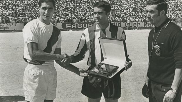 Agradecemos al Ayuntamiento de Madrid el reconocimiento otorgado en el día de hoy a nuestro club, el Club Deportivo Colonia Moscardó, en la categoría de plata a los Clubes Históricos de la Ciudad de Madrid. 

Por seguir sumando años y ser parte de la historia del fútbol madrileño