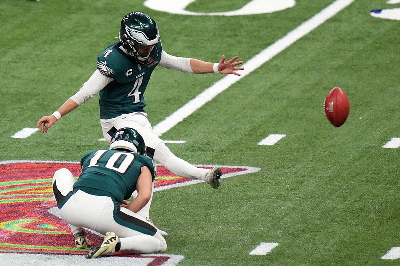 WordOnTheBirds's tweet photo. What a turnaround for Jake Elliott in the Super Bowl:

- 4/4 FG (29, 48, 48, &amp; 50)
- 4/4 XP
- Most points by a Kicker in a Super Bowl

There were some bumps in the road during the season but he was automatic when it mattered most. 🔥 https://t.co/itdKvt645V