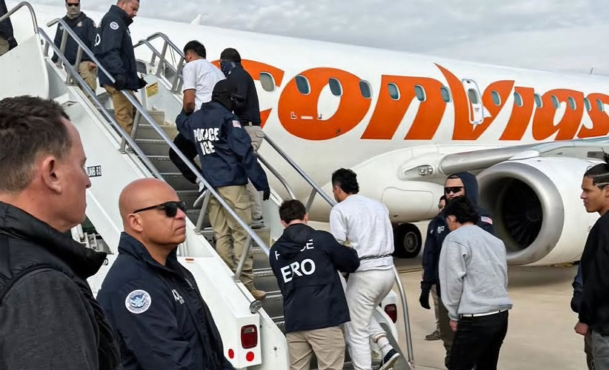 El estatus y la condición legal de los migrantes expulsados de Estados Unidos, será revisado "rigurosamente" por las autoridades venezolanas, una vez que cada vuelo haya arribado a territorio nacional ➡️ instagram.com/p/DF6FTpOBLg4/…