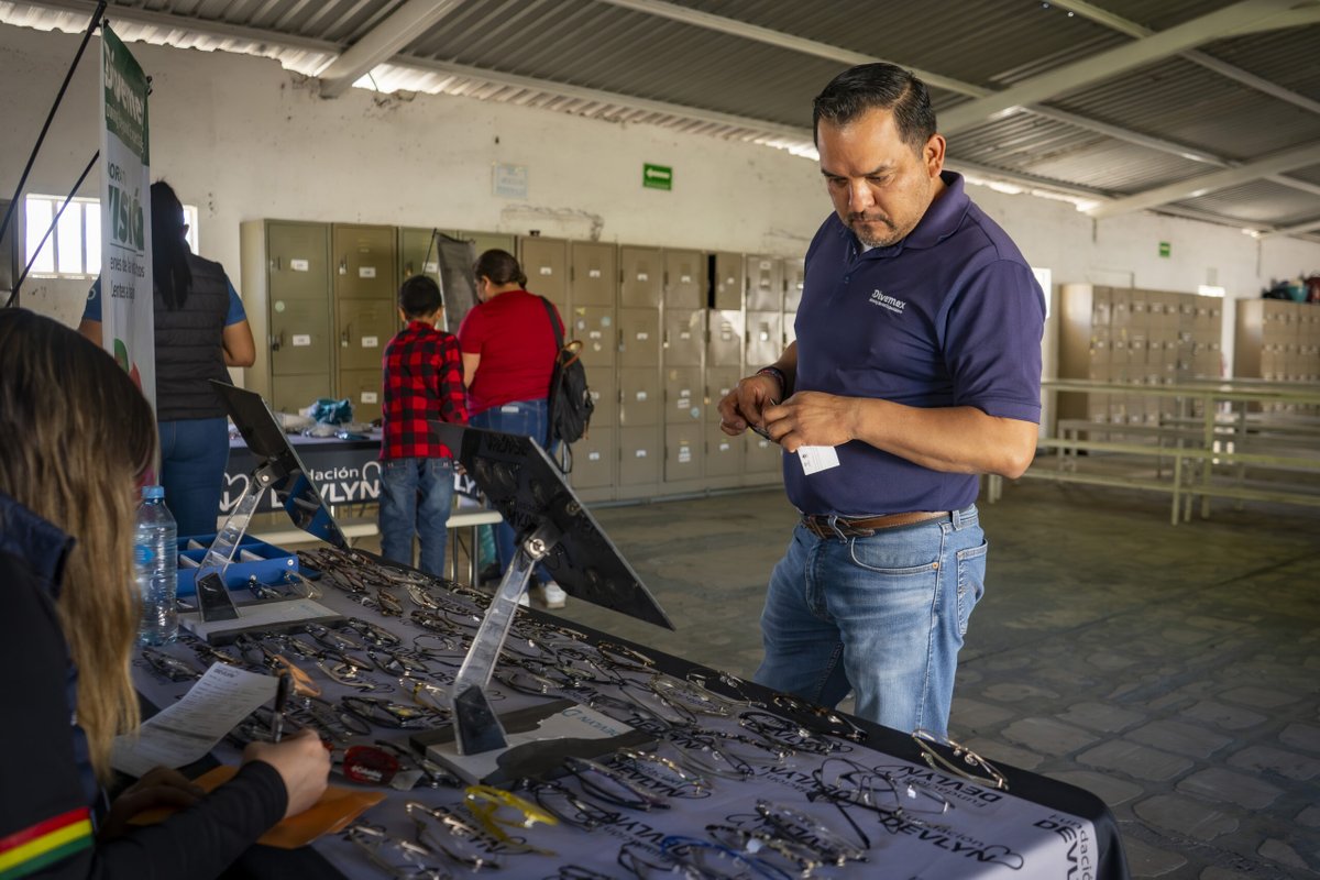 DivemexBells's tweet photo. At Divemex, we are deeply committed to the well-being of our employees. With the support of our Fair Trade USA and the Fundación Devlyn, we have carried out an eyeglass campaign for our workers,  held at our facilities in Jala, Nayarit production unit benefited 437 people. https://t.co/TqSyOys4VJ