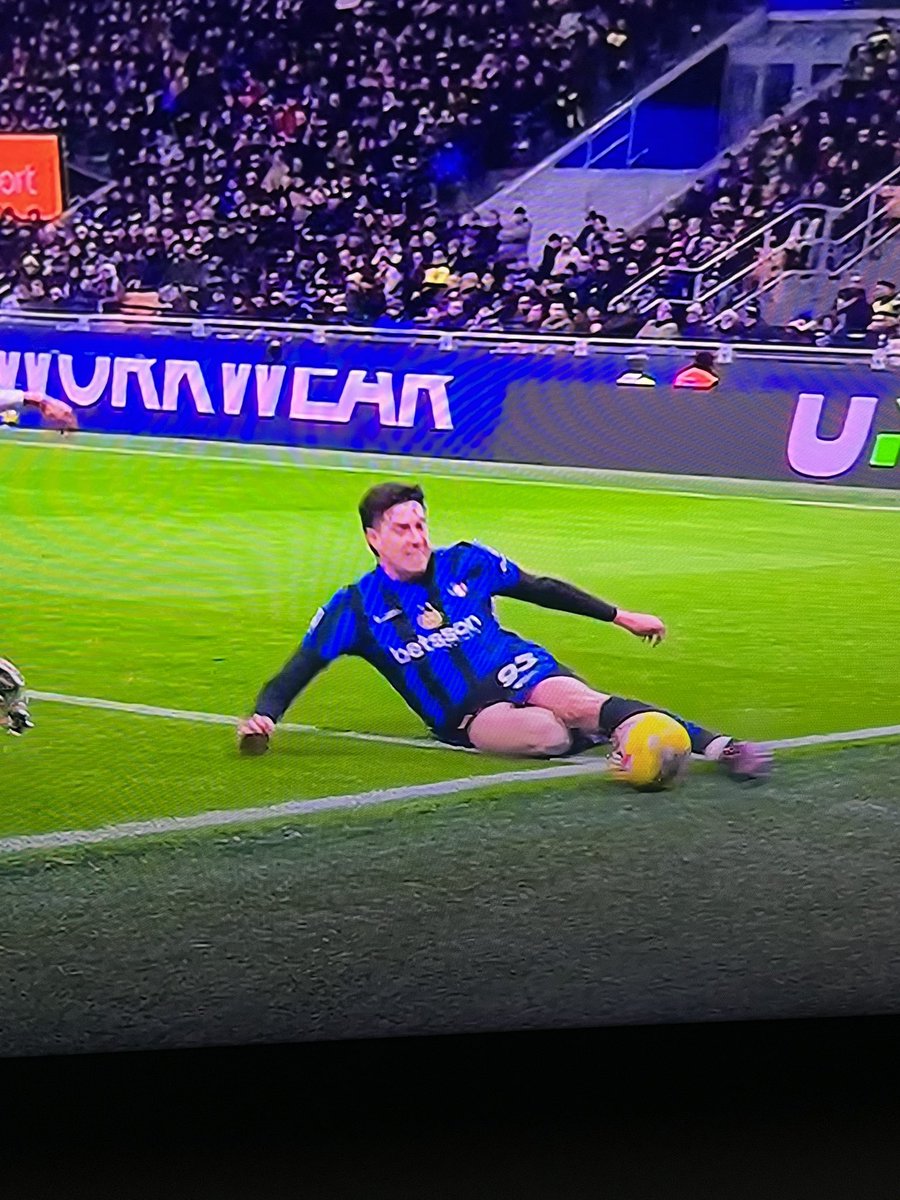 Mohamed86Baggio's tweet photo. Come al solito, arbitri e tribunali salvano sempre l'Inter dalla sconfitta.
Il club più spregevole del mondo..
Il nostro appuntamento con l'inferno bianconero Non potrete pareggiare né vincere contro la Juventus se non con i soliti calci di rigore.
#InterLadri
#InterFiorentina https://t.co/yZ5nDsOKur