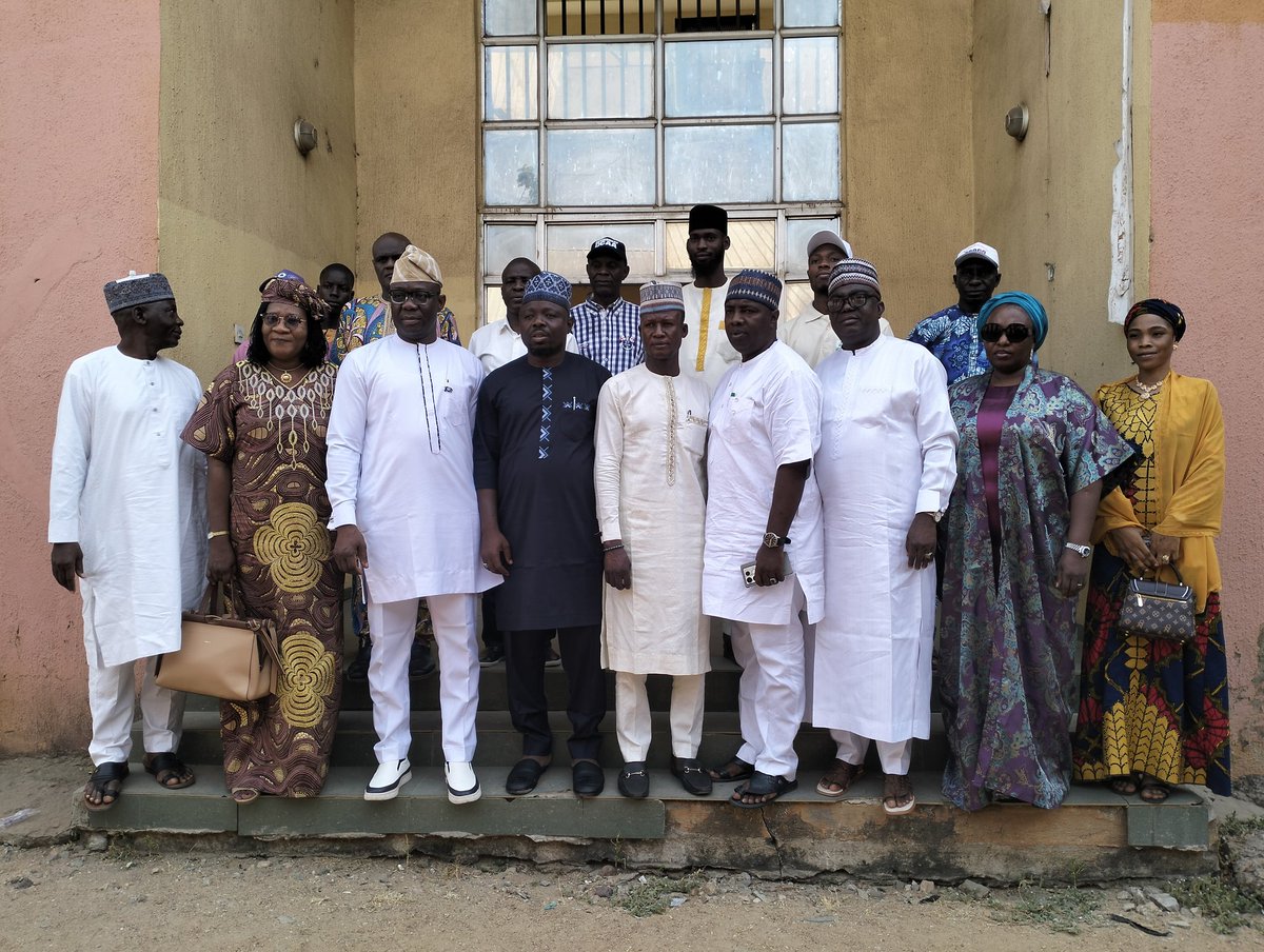 ComradeAAdamu's tweet photo. Today, I received the Kogi State Commissioner for Agriculture, Hon. Timothy Ojomah, @kogilpres SPC, Hon. Otaru and other stakeholders as we begin the sensitization, profiling and revalidation of our livestock farmers.

We are committed to supporting the genuine livestock farmers. https://t.co/et9nDC2b0s