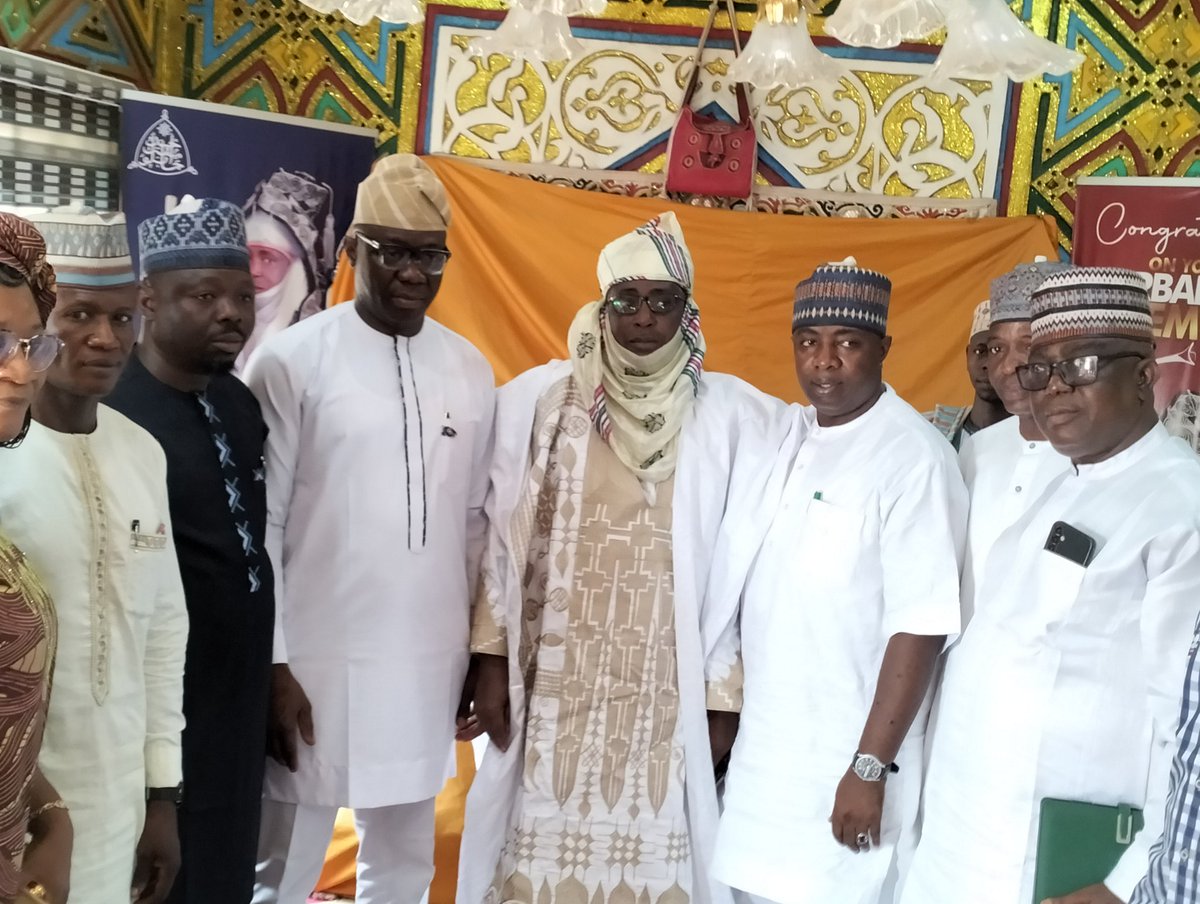 ComradeAAdamu's tweet photo. Today, I received the Kogi State Commissioner for Agriculture, Hon. Timothy Ojomah, @kogilpres SPC, Hon. Otaru and other stakeholders as we begin the sensitization, profiling and revalidation of our livestock farmers.

We are committed to supporting the genuine livestock farmers. https://t.co/et9nDC2b0s