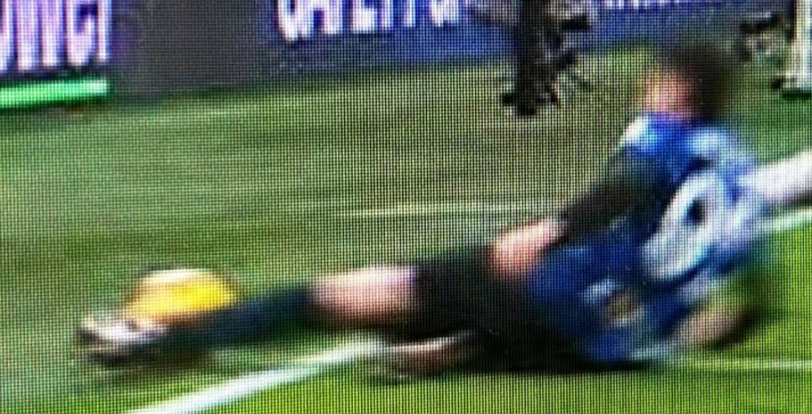 Mohamed86Baggio's tweet photo. Non ci sono arbitri, non esiste la vittoria,non esiste la finta Calciopoli,non esistono gli scudetti, questa è la storia dell'Inter, conosciuta in tutto il mondo.
L'inferno della Juve e il vostro nodo eterno vi aspettano,farabutti ladri
#InterLadri
#MarottaLeague
#InterFiorentina https://t.co/c8hL8NbROU