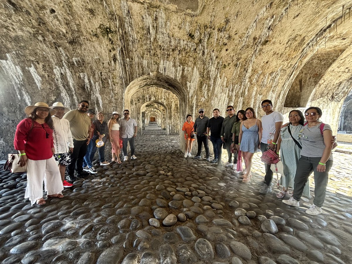 de_ejea's tweet photo. #Prisioneros #visitantes #conociendo la #fortaleza de #sanjuandeulua #selfiedelrecuerdo del día 9-02-25 #graciasporsuvisita #guiasdeturistasejeaveracruz #elizabethaburto👍 https://t.co/fnesKNaMd3