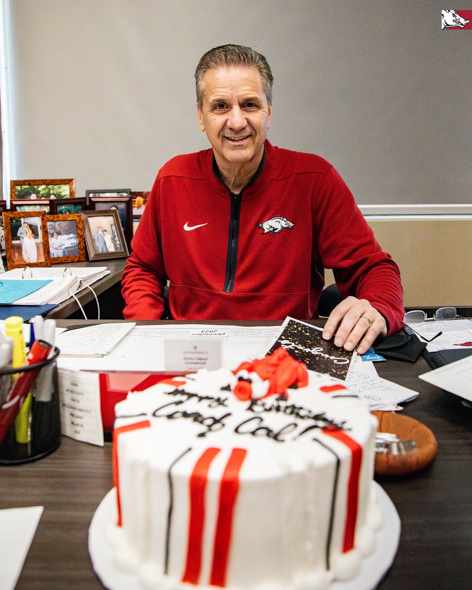 RazorbackMBB's tweet photo. 🎶 Happy birthday to youuuuuuu 🎶 https://t.co/kp9da3EwAN