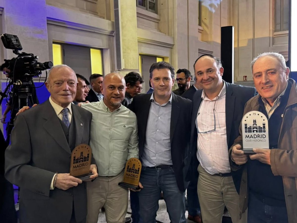 En el día de hoy el Ayuntamiento de <a href="/MADRID/">Ayuntamiento Madrid</a> nos ha concedido un galardón por superar los 50 años de historia en un emotivo homenaje a los clubes históricos de la ciudad.

Esperamos que puedan ser muchísimos más años representando a nuestra <a href="/JMDmoratalaz/">JMD Moratalaz</a>.

¡Gracias Madrid!