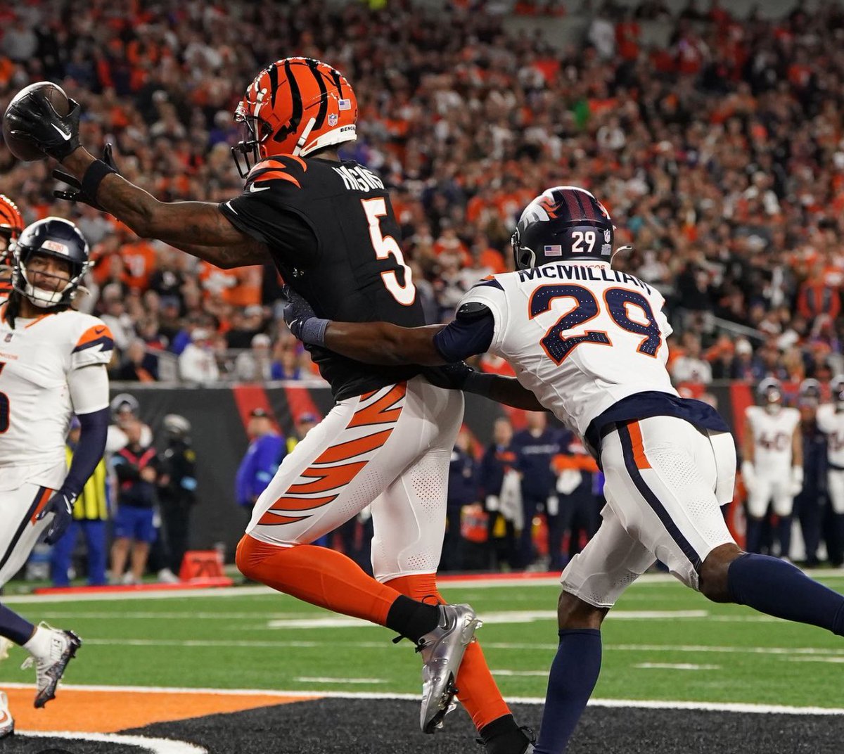 Solomon Wilcots (@solomonswisdom) on Twitter photo Consider this. <a href="/teehiggins5/">Tee Higgins⁵</a> has 330recs during his 5 seasons with <a href="/Bengals/">Cincinnati Bengals</a> and 267 of those receptions, or roughly 80% counted as a 1st or a touchdown for the Bengals Offense.🔥🔥🎯
#Irreplaceable 💰💰💰💰💰 Consider this. <a href="/teehiggins5/">Tee Higgins⁵</a> has 330recs during his 5 seasons with <a href="/Bengals/">Cincinnati Bengals</a> and 267 of those receptions, or roughly 80% counted as a 1st or a touchdown for the Bengals Offense.🔥🔥🎯
#Irreplaceable 💰💰💰💰💰