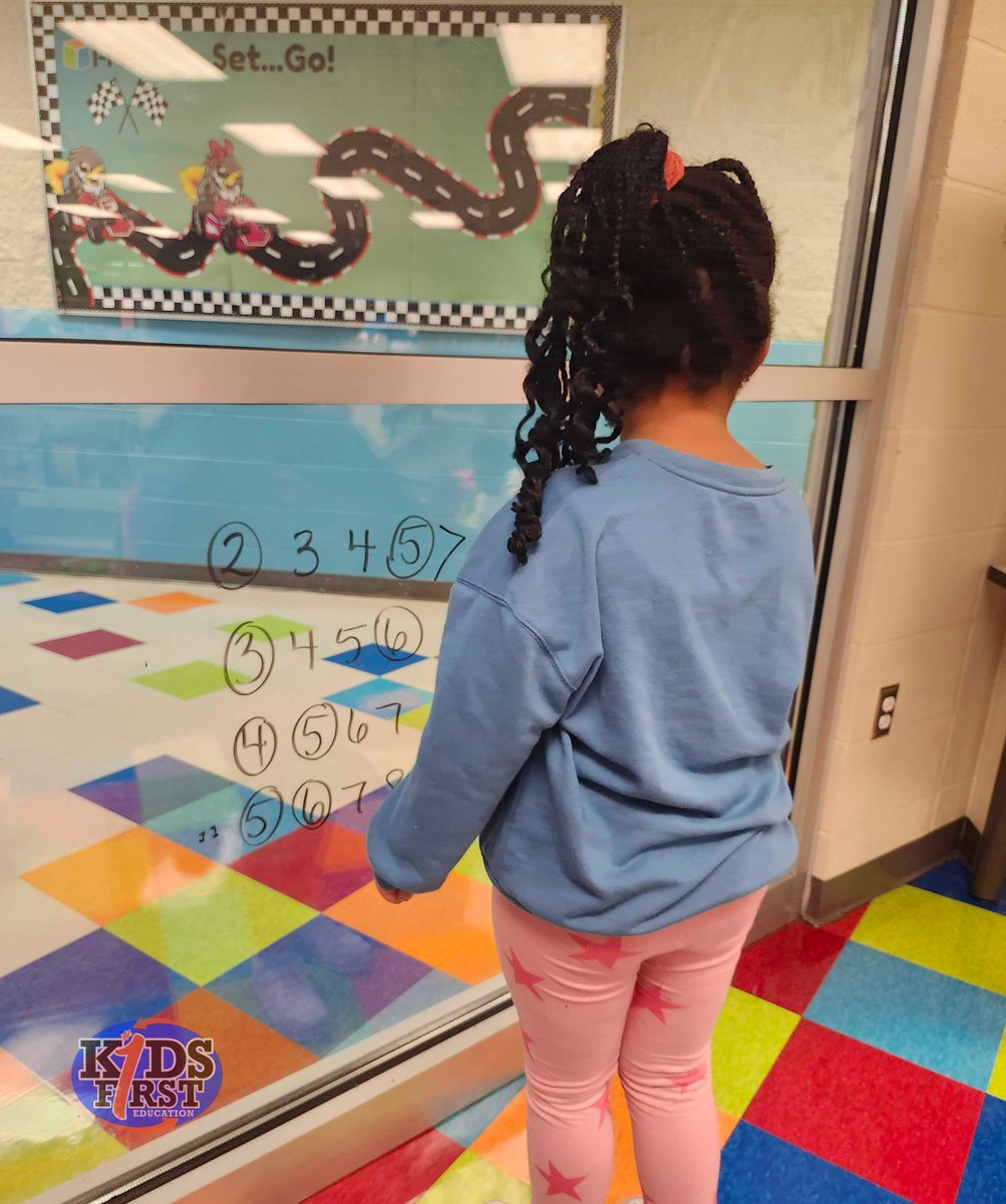 K1Education's tweet image. Exciting things are happening at University Place Elementary in Tuscaloosa! 🎉 #KidsFirst Head Coach Katie McDonald is turning math into a creative and fun adventure for students. 📚✨  #LearningIsFun #MathMagic #UniversityPlaceElementary #KidsFirstAlways