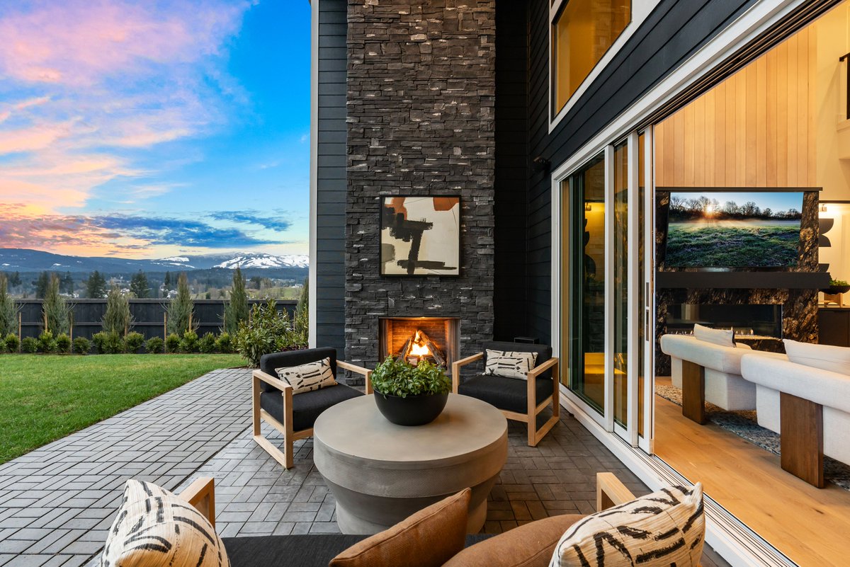 This beautiful outdoor fireplace is adorned with Coronado Honey Ledge / Rocky Mt Rundle! #style #design #outdoorliving #fireplace coronado.com
