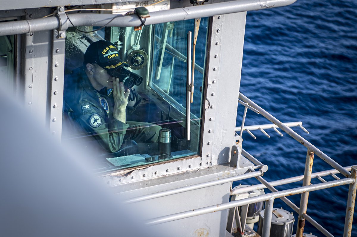 USNavy's tweet photo. #USNavyPhotosoftheDay:
1οΈβ£ #USSNimitz CO views #UNREP and 2οΈβ£ #USSWayneEMeyer & #USSGridley underway w/ @MSCSealift in Pacific Ocean @US3rdFleet
3οΈβ£ @USMC #FLTOPS aboard #USSAmerica and 4οΈβ£ @CVN70 in Philippine Sea @US7thFleet
#AmericasNavy250 #Warfighting #Lethality #Readiness https://t.co/2qC9s5IHSo