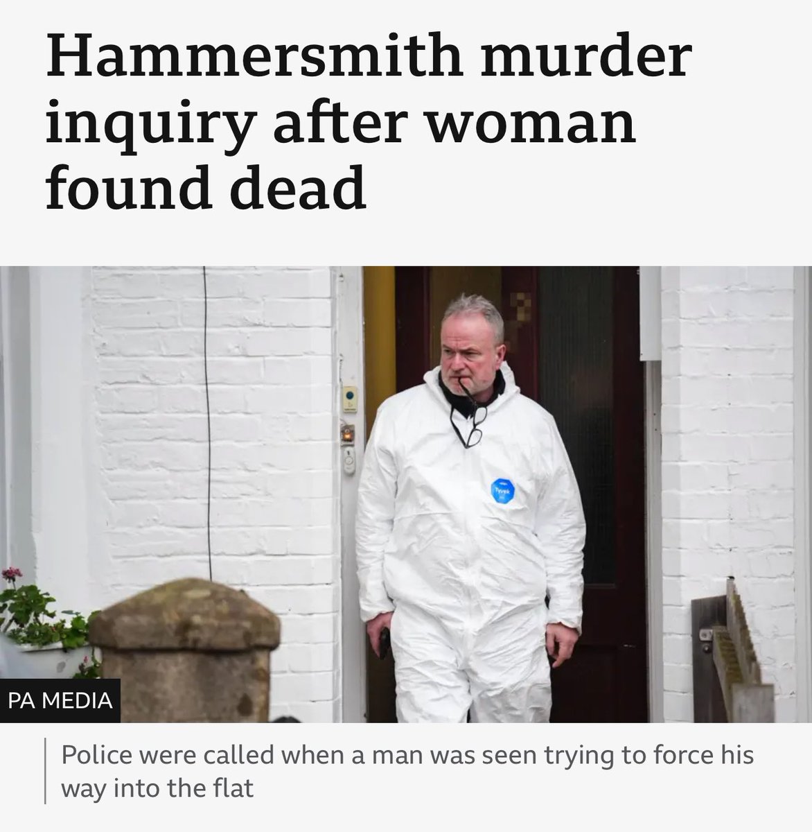 A 36-year-old woman has been found dead in a Hammersmith flat after a man was seen trying to force his way in. 

A 38-year-old man has been arrested on suspicion of murder. 

Police urge witnesses to come forward.
➡️ bbc.co.uk/news/articles/…