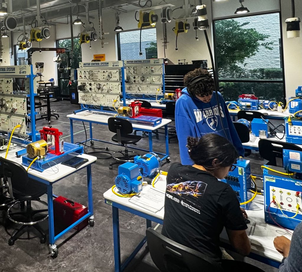 DavidGustavoRR's tweet photo. What about Mexico City?

Is there a role for our magnificent capital in the #Kutsari project to develop the national #semiconductor industry? 

To start with, #CDMX is well-equipped to contribute to a national re-skilling and up-skilling program. 

#Semiconductors #MananeraDelPueblo 

@Claudiashein @ClaraBrugadaM 
@Secihti_Mx @rosauraRuiz4