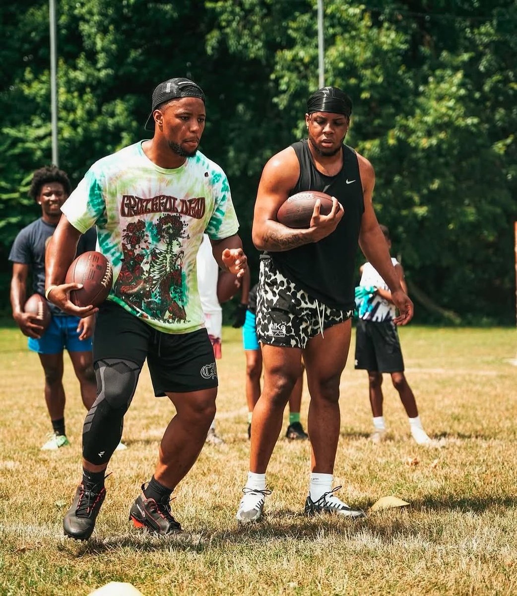 GratefulDead's tweet photo. Congrats to @Saquon and the @Eagles! Anyone catch “Throwing Stones” during the big game?

👕@GalleryDept , 📸 @SFDigitals https://t.co/reRiCmMHDZ