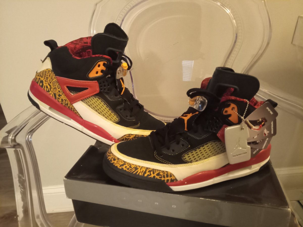 FakeRuthLowery's tweet photo. #Jordan #2007 #KingCounty #Spizike #SpikeLee $45 FREE ship Now on my #eBay 

https://t.co/Fcbaf7L8bx

#sneakerhead #sneakers https://t.co/a8BR7Mmcqt