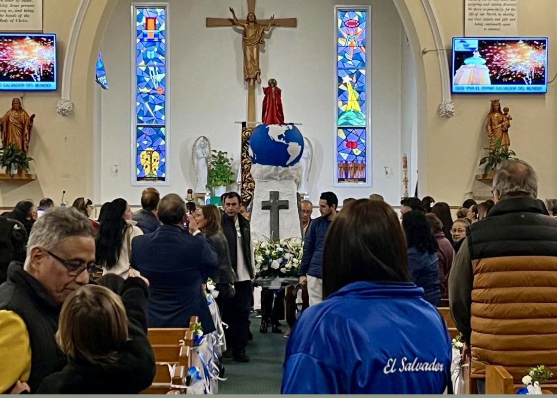JoseVas45320042's tweet photo. 🇸🇻🇦🇺 The Salvadoran community, living in Sydney, came together to celebrate the August Festival in honor of the Divine Savior of the World. 
The mass was concelebrated by our Salvadoran priest David Romero. 05/08/2024
 #DiásporaSV. 🇸🇻 https://t.co/icfgoTHois