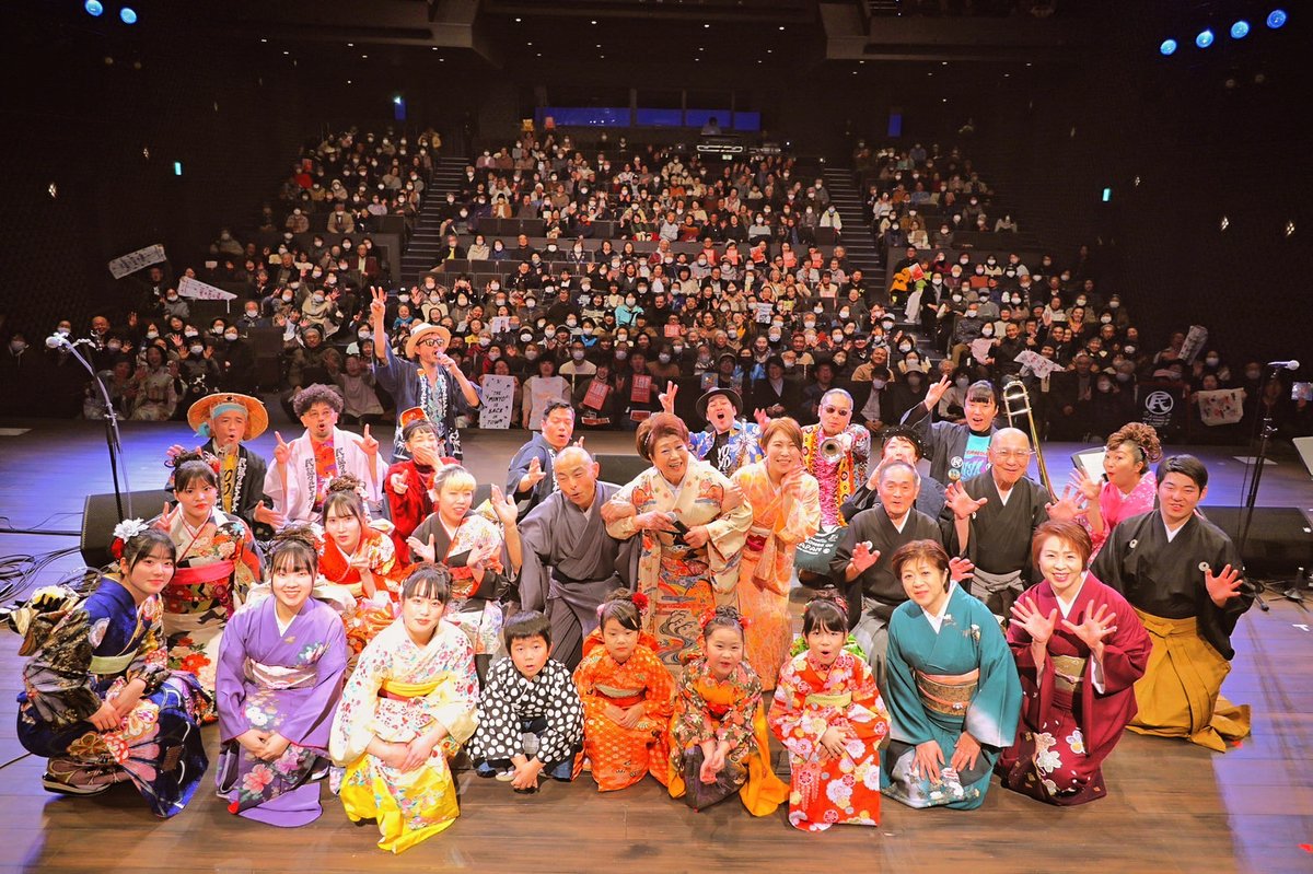 minyocrusaders's tweet photo. ㊗️満員御礼🎊あきた民謡フェス終了‼️🔥圧巻の歌声とキュートなお人柄のレジェンド小野花子さん、若手民謡歌手の皆さん、司会だけでは勿体無い藤原美幸さん！まさに"民謡大国"のどデカさを肌で感じた最高の初秋田でした！ミルハスにお越し頂いた皆様有難うございました！また必ず伺います‼️🙌⛄️👺🚀✨ https://t.co/zztVrFFY7s