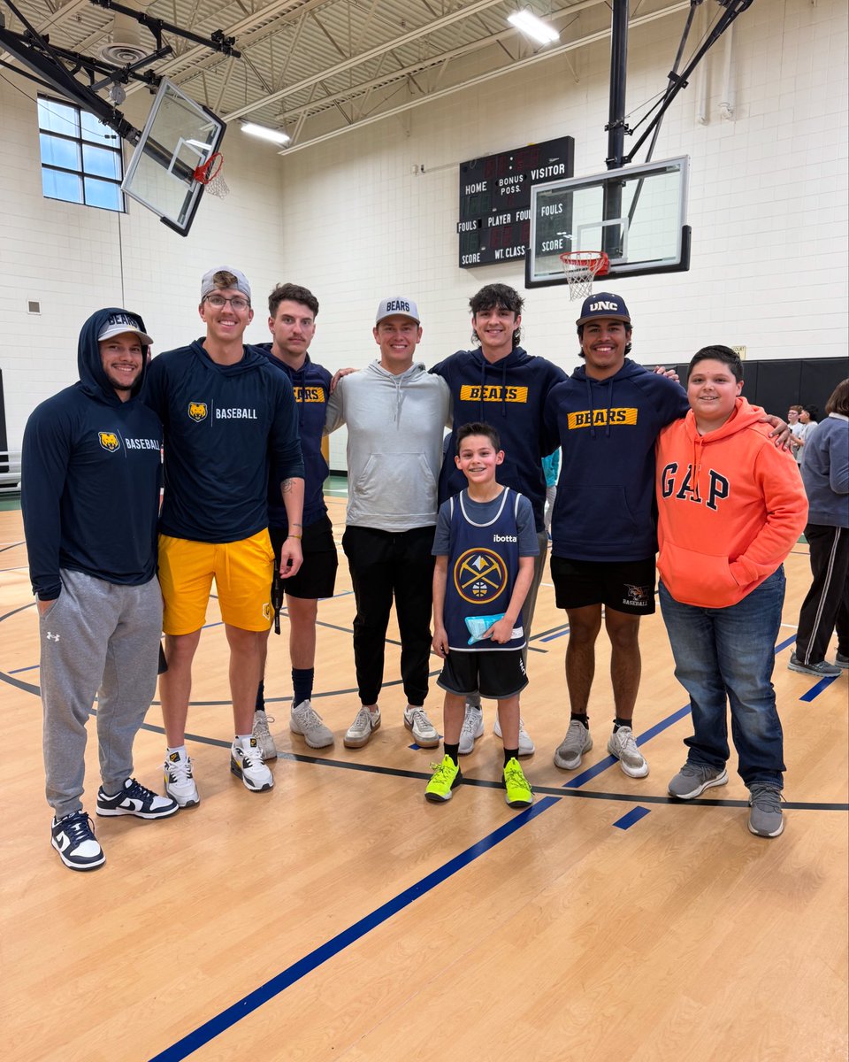 𝘽𝙧𝙤𝙩𝙝𝙚𝙧𝙝𝙤𝙤𝙙.

Bears baseball showed up to support our brother, Adayr at his basketball game this week. Adayr continues to teach us about strength and overcoming challenges every single day.

#BearWitness