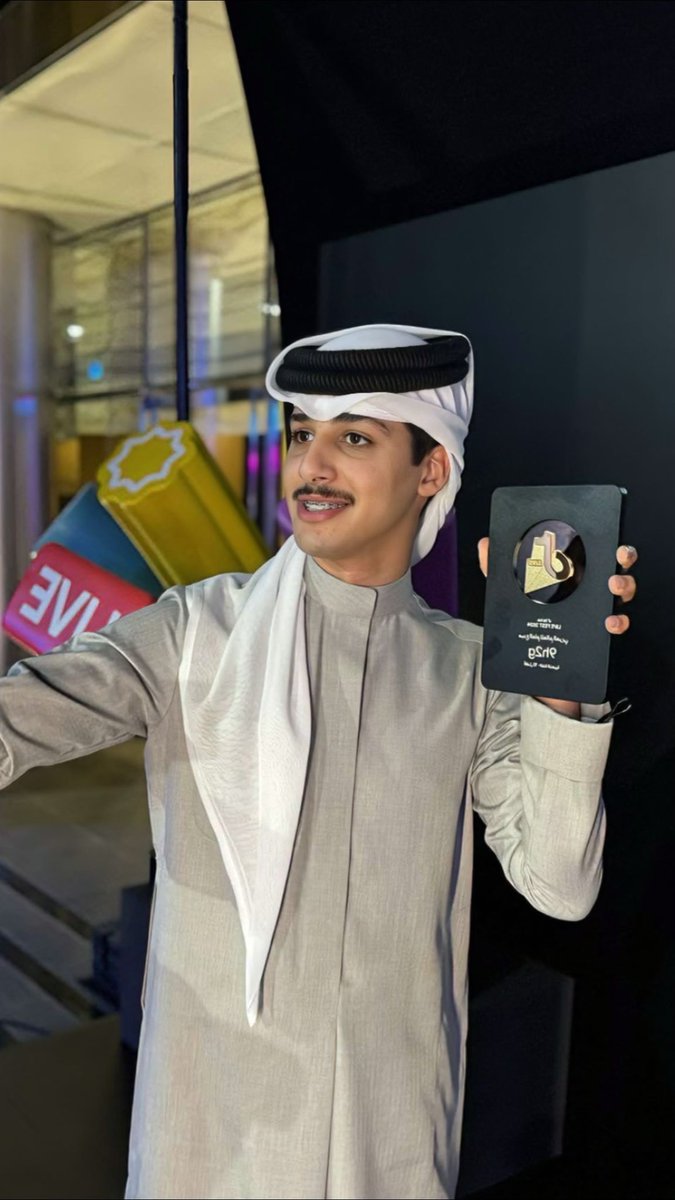 بفضل الله ثم فضل جمهوري الغالي جداً على قلبي و الداعمين تم تكريمي الليلة في دبي .. بعد تكريمي في لندن بتاريخ ١٦ يناير ..

شكراً جمهوري الغالي بحجم السماااااء 💙.