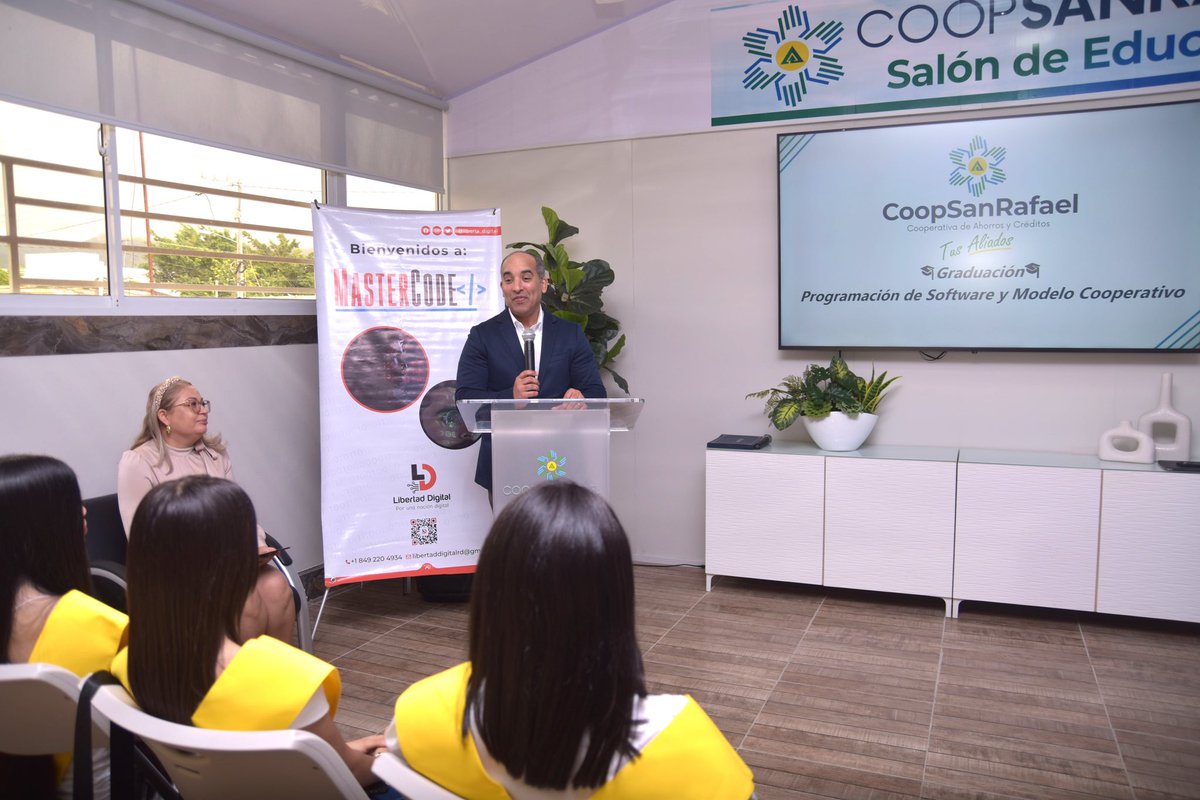 Liberta_Digital's tweet photo. 10 jóvenes completaron con éxito su formación como Desarrolladores Full Stack, gracias a una beca del 100% de cobertura en alianza con la Cooperativa San Rafael de Tenares y la academia dominicana de tecnología y programación, @talendigrd. 🚀 https://t.co/Sv5fLdVaHW