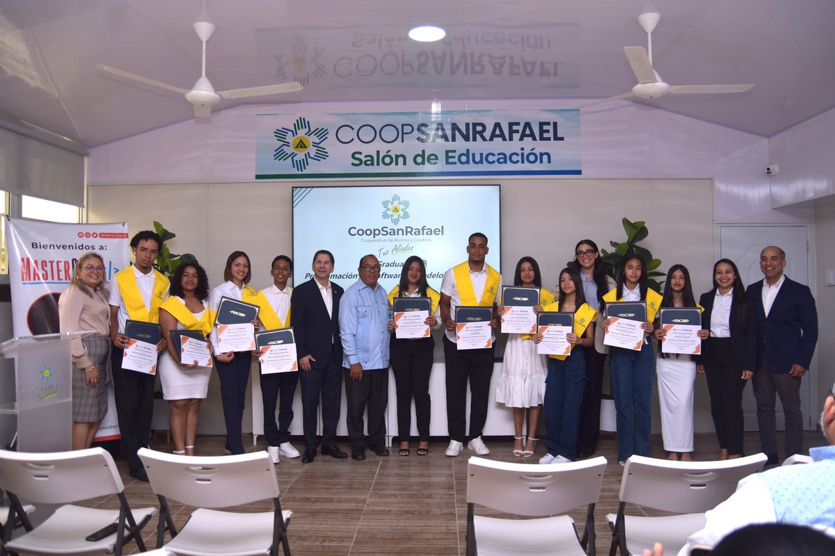 10 jóvenes completaron con éxito su formación como Desarrolladores Full Stack, gracias a una beca del 100% de cobertura en alianza con la Cooperativa San Rafael de Tenares y la academia dominicana de tecnología y programación, <a href="/talendigrd/">TALENDIG🇩| Academia de tecnología y programación</a>. 🚀