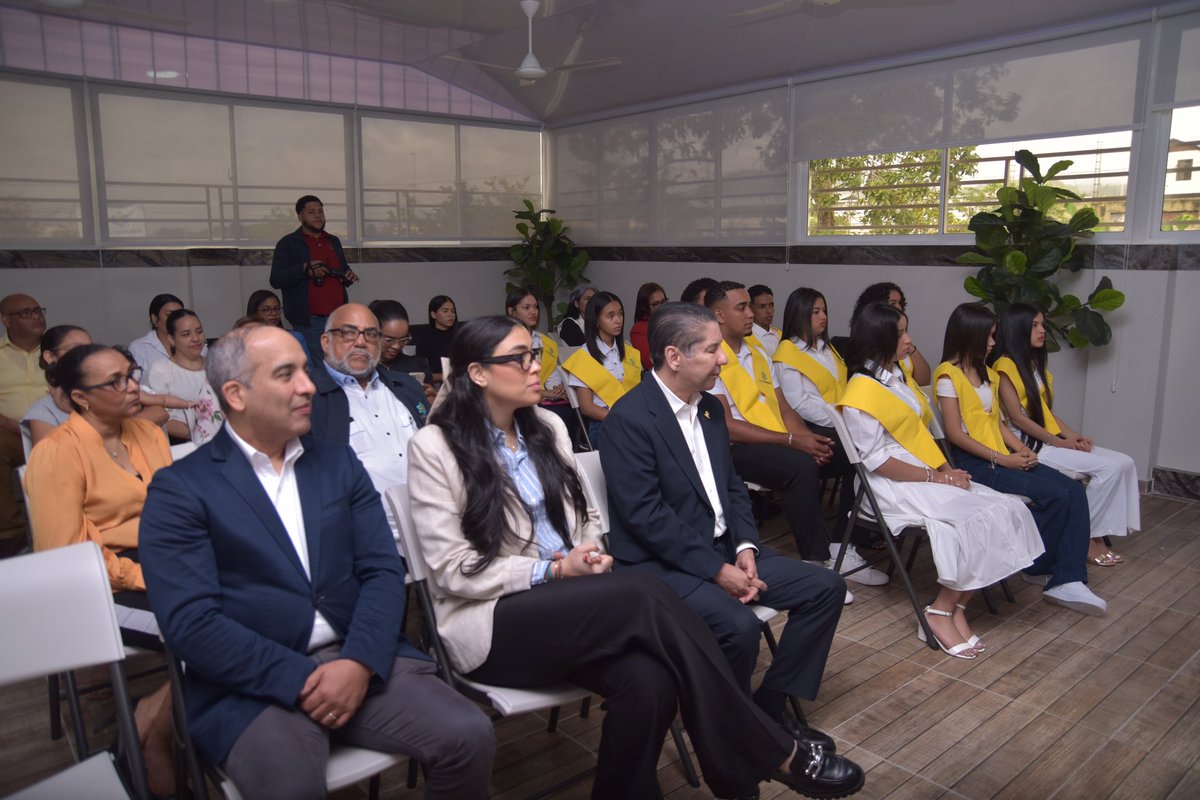 Liberta_Digital's tweet photo. 10 jóvenes completaron con éxito su formación como Desarrolladores Full Stack, gracias a una beca del 100% de cobertura en alianza con la Cooperativa San Rafael de Tenares y la academia dominicana de tecnología y programación, @talendigrd. 🚀 https://t.co/Sv5fLdVaHW