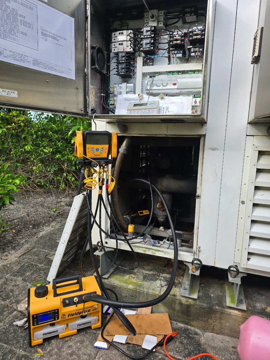 mechcoolingac's tweet photo. We are not your average HVAC contractor. We service water cool chiller systems, too. https://t.co/8qehFpsn25