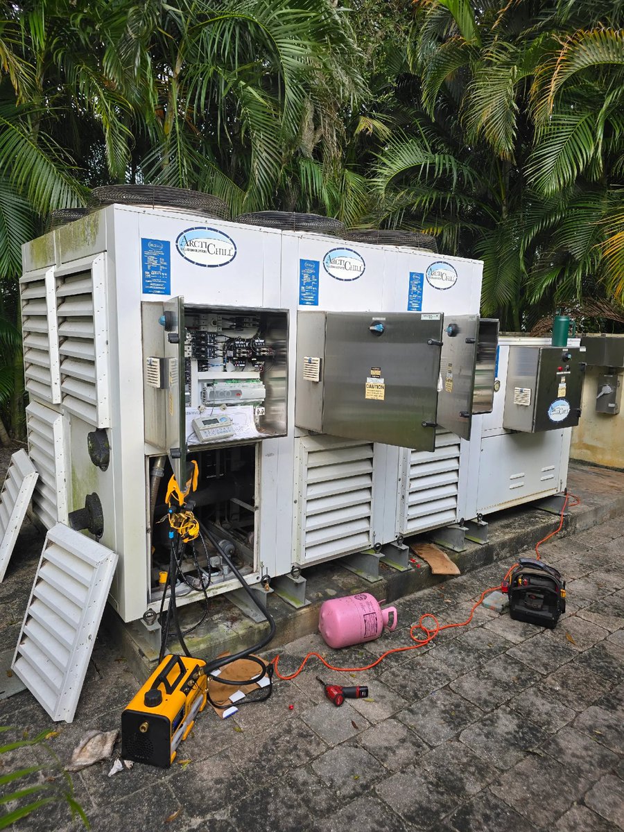 mechcoolingac's tweet photo. We are not your average HVAC contractor. We service water cool chiller systems, too. https://t.co/8qehFpsn25
