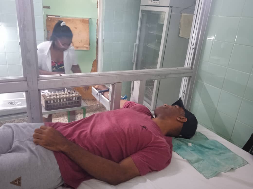 CalungaMay36347's tweet photo. Masivo Banco de #sangre en #SanLuis Santiago de Cuba...aporta tu gota
#PorCubaJuntosCreamos
#salvarvida
#SaludPública https://t.co/hrw9sXACN8