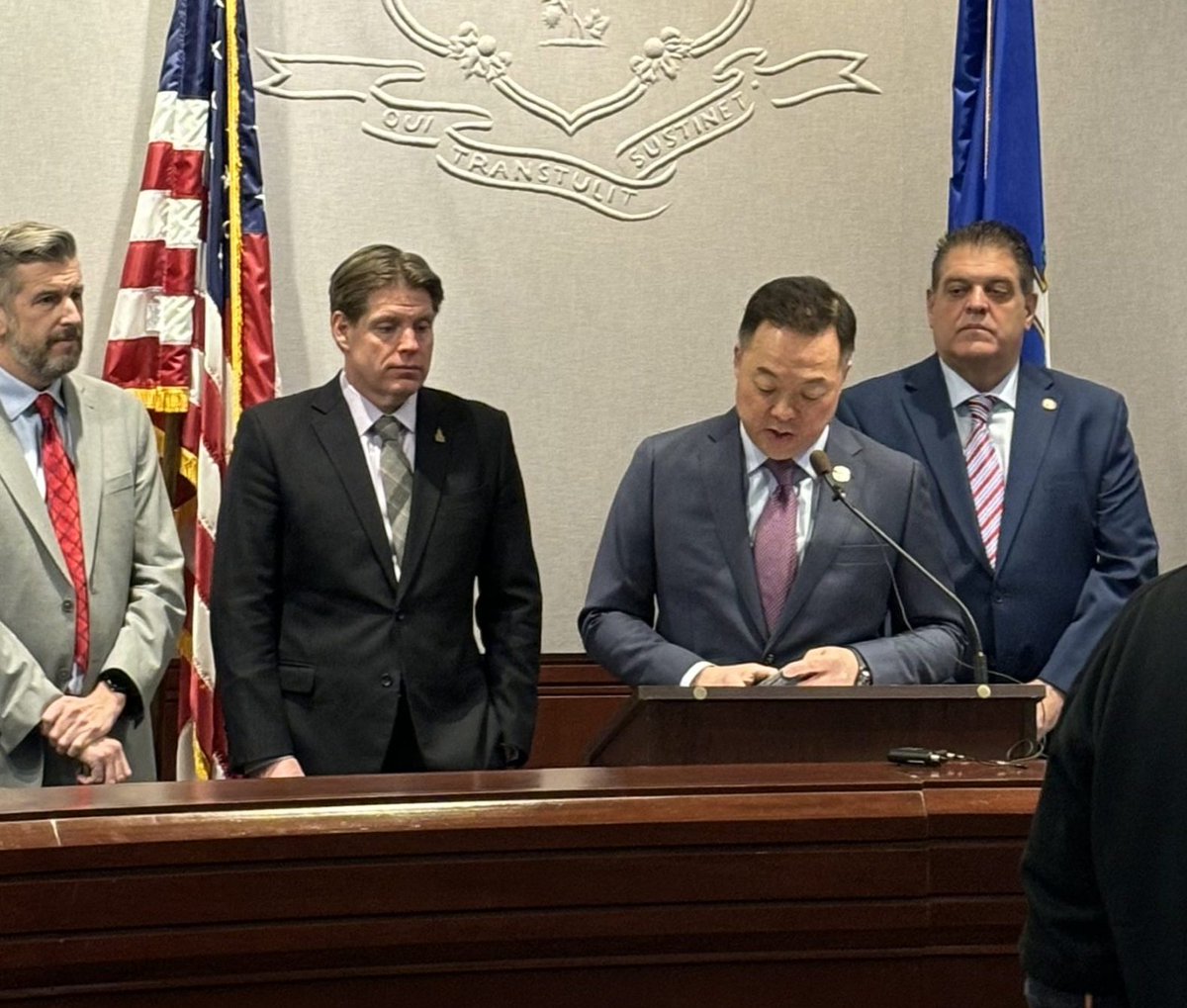 Connecticut Mirror tweet media