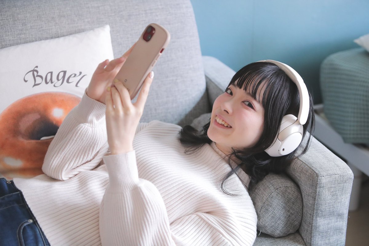 j_production10's tweet photo. 先日、イヤホンやヘッドホンブランドの『QCY』さんの商品撮影に、アイドルグループ『ニコニコスピリット』の天城うれいちゃんにモデルをやって頂きました♪🎧✨

model
@_urei_chan 

#天城うれい　
#ヘッドホン
#QCY
#H3pro
#アイドル
#かわいい
#ニコニコスピリット
#ニコスピ https://t.co/te3uSbKDMa