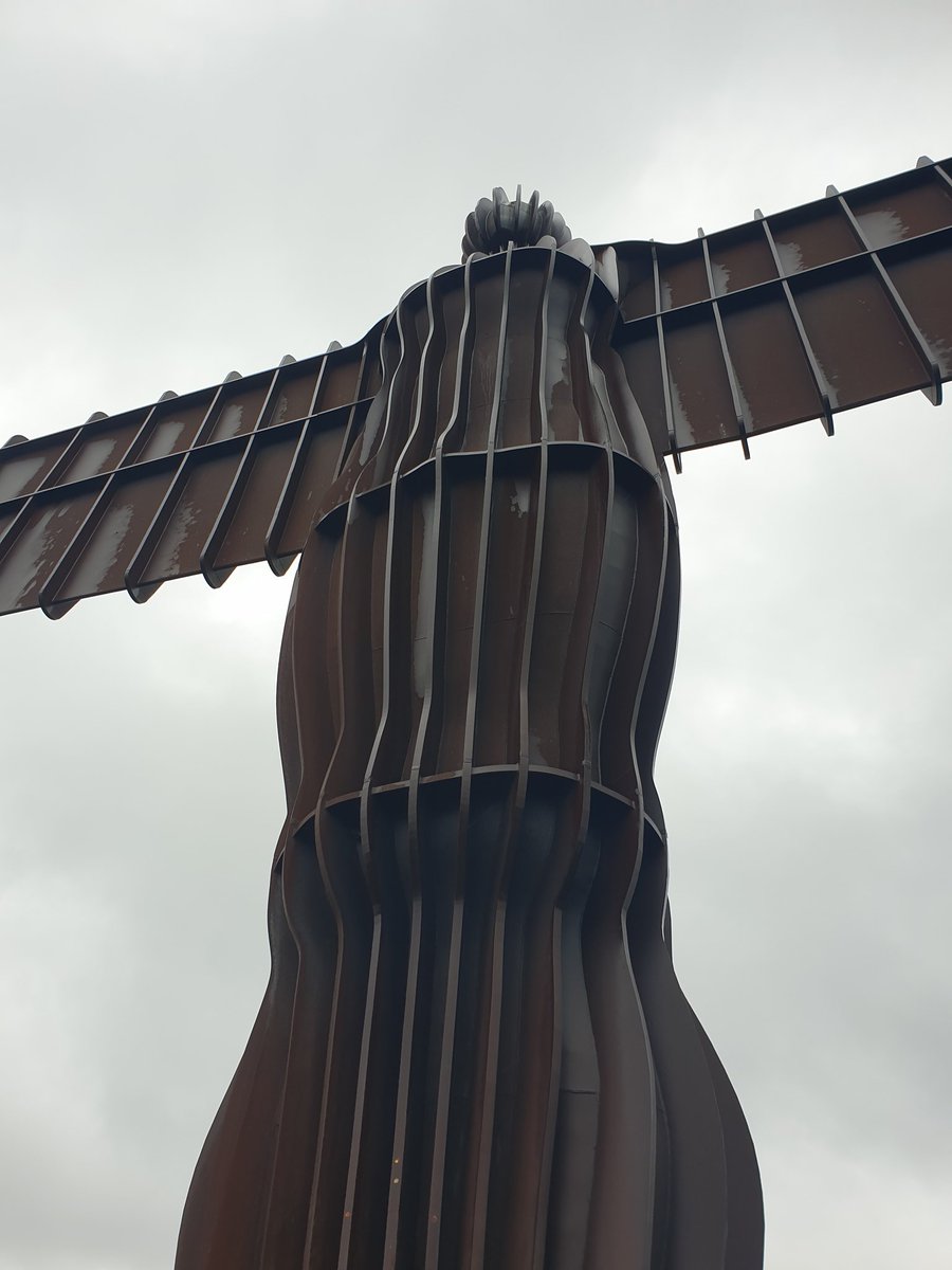 Years since I've been up to the Angel (or even past him, as I tend to travel south via the A19) but there he was, waiting patiently as always under the leaden sky ❤
#AngeloftheNorth #northeast