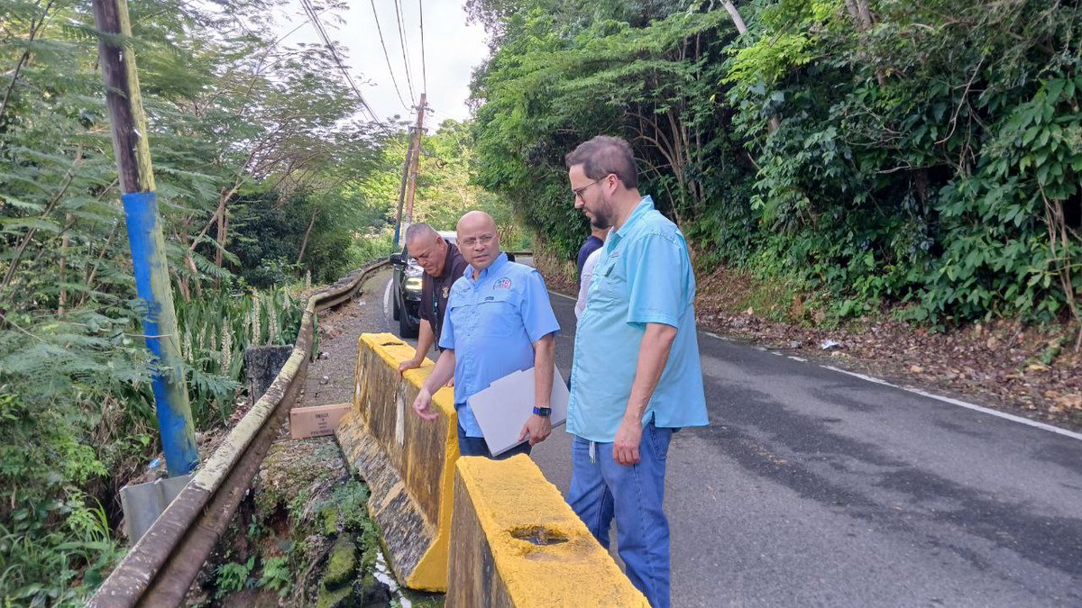 DTOP (@dtop) on Twitter photo Secretario de DTOP estuvo con alcalde de Manatí visitando varias carreteras y derrumbes en diferentes partes del pueblo, para ver oportunidades de mitigación, entre ellas la PR- 667, PR-2 y PR-149
<a href="/lafortalezadepr/">La Fortaleza</a>
<a href="/actprgov/">Autoridad de Carreteras y Transportación (ACT)</a> Secretario de DTOP estuvo con alcalde de Manatí visitando varias carreteras y derrumbes en diferentes partes del pueblo, para ver oportunidades de mitigación, entre ellas la PR- 667, PR-2 y PR-149
<a href="/lafortalezadepr/">La Fortaleza</a>
<a href="/actprgov/">Autoridad de Carreteras y Transportación (ACT)</a>