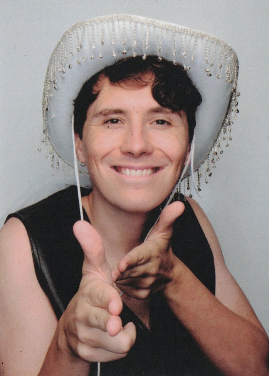 my husband said i give the energy of these pcs btw 😭