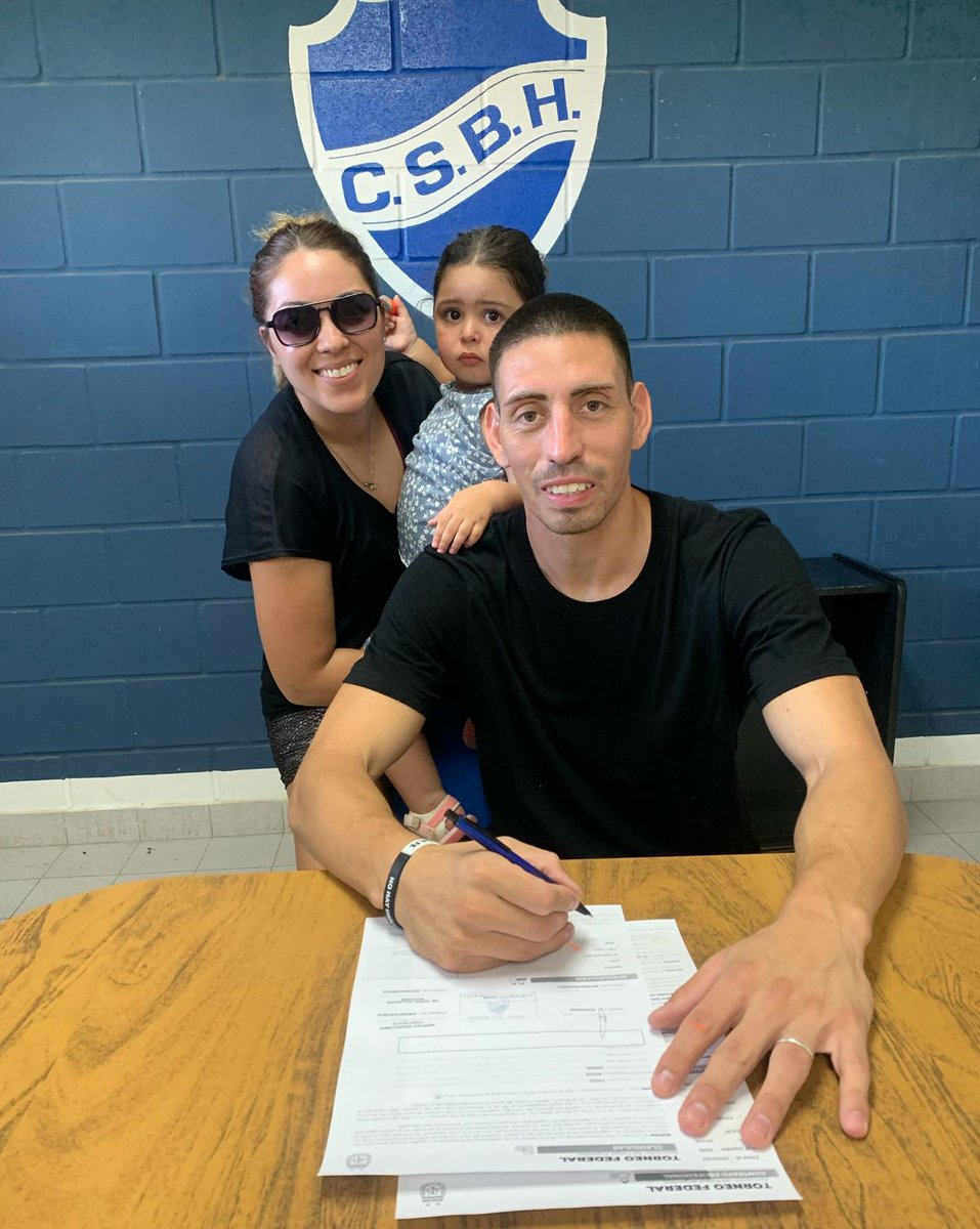 clubbenhur's tweet photo. ⚽️#FederalA. Facundo Jofre continuará en #BenHur. El defensor central firmó contrato con la institución por tres temporadas. Integrará el plantel que disputará el Torneo Federal “A”.
¡Vamos Facu! 💪
#VamosBenHur 🔵⚪🔵 https://t.co/qAYl57zCW9